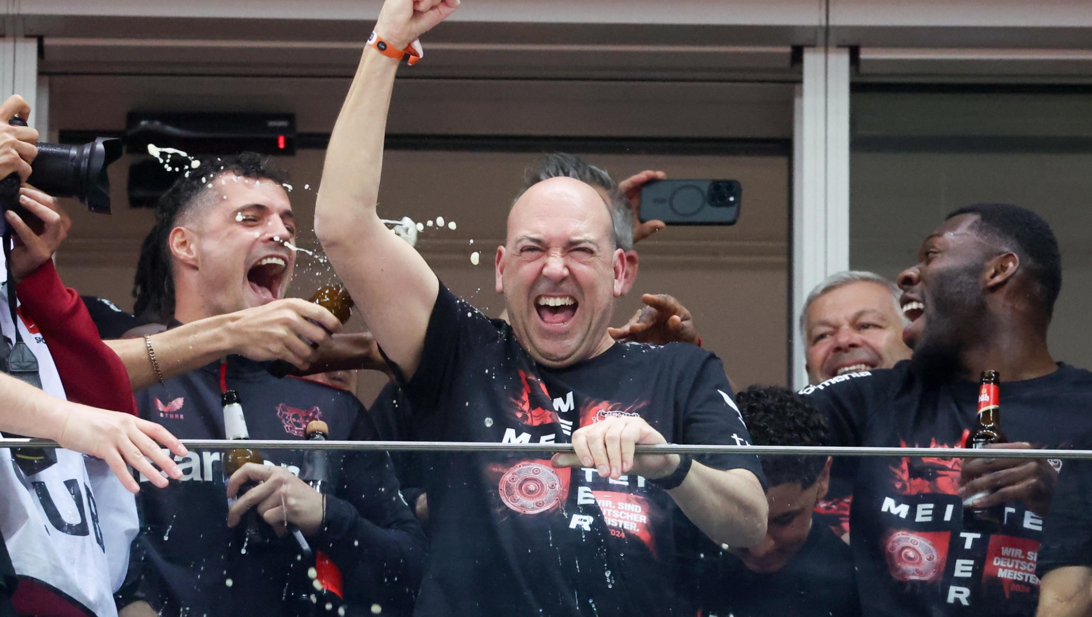 epa11278919 Bayer Leverkusen's Spanish CEO Fernando Carro (C) celebrates with the team after winning the German Bundesliga championship after the German Bundesliga soccer match between Bayer 04 Leverkusen and SV Werder Bremen in Leverkusen, Germany, 14 April 2024.  EPA/CHRISTOPHER NEUNDORF CONDITIONS - ATTENTION: The DFL regulations prohibit any use of photographs as image sequences and/or quasi-video.