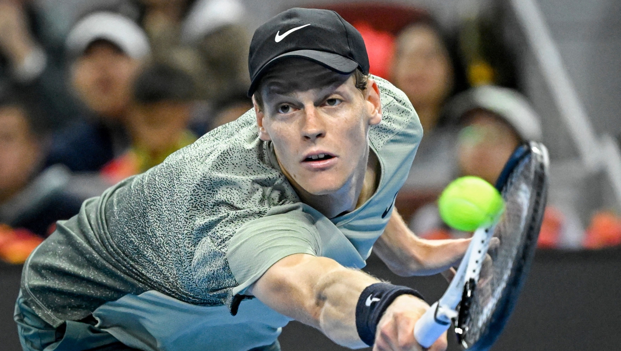 TOPSHOT - Italy's Jannik Sinner hits a return to China's Bu Yunchaokete during their mens singles semi-final match at the China Open tennis tournament in Beijing on October 1, 2024. (Photo by WANG Zhao / AFP)