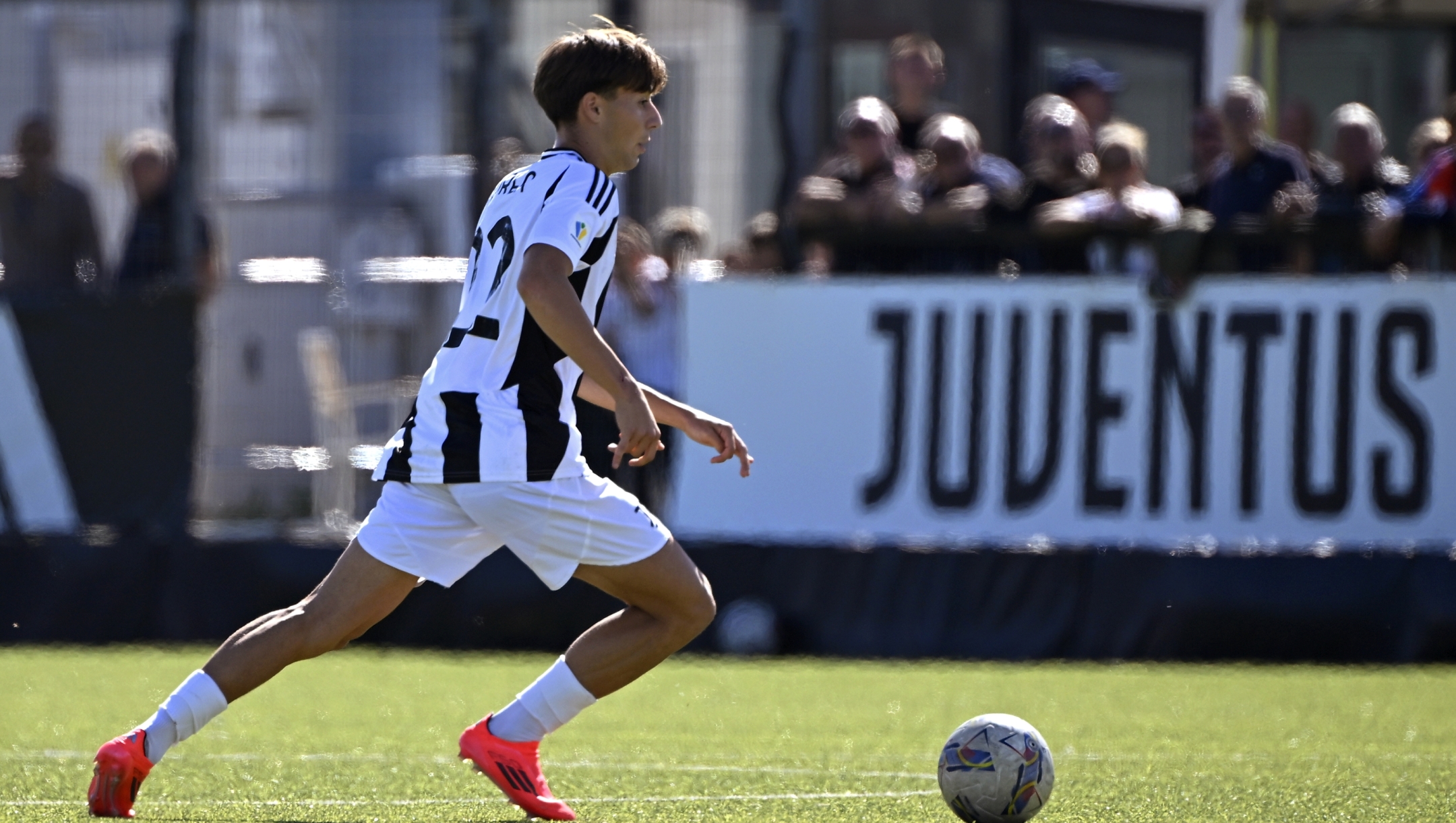 VINOVO, ITALY - SEPTEMBER 28: Andrei Florea of Juventus during the Primavera 1 match between Juventus U20 and Cremonese U20 at Juventus Center Vinovo on September 28, 2024 in Vinovo, Italy. (Photo by Filippo Alfero - Juventus FC/Juventus FC via Getty Images)