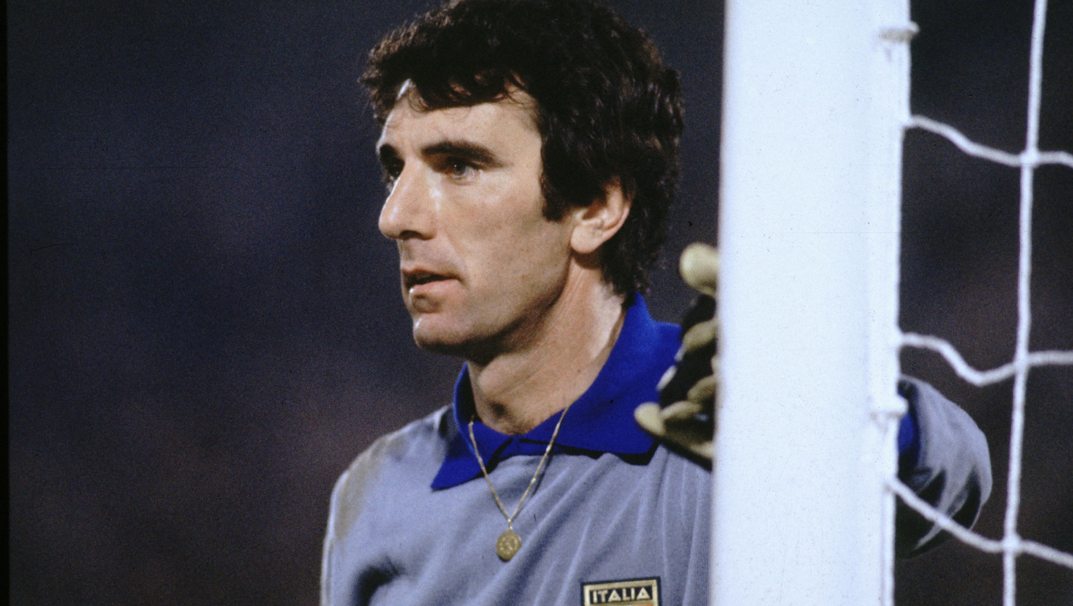 Italy's goalkeeper Dino ZOFF at the 1982 FIFA World Cup in Spain. (Photo by SVEN SIMON / picture-alliance / dpa Picture-Alliance via AFP)