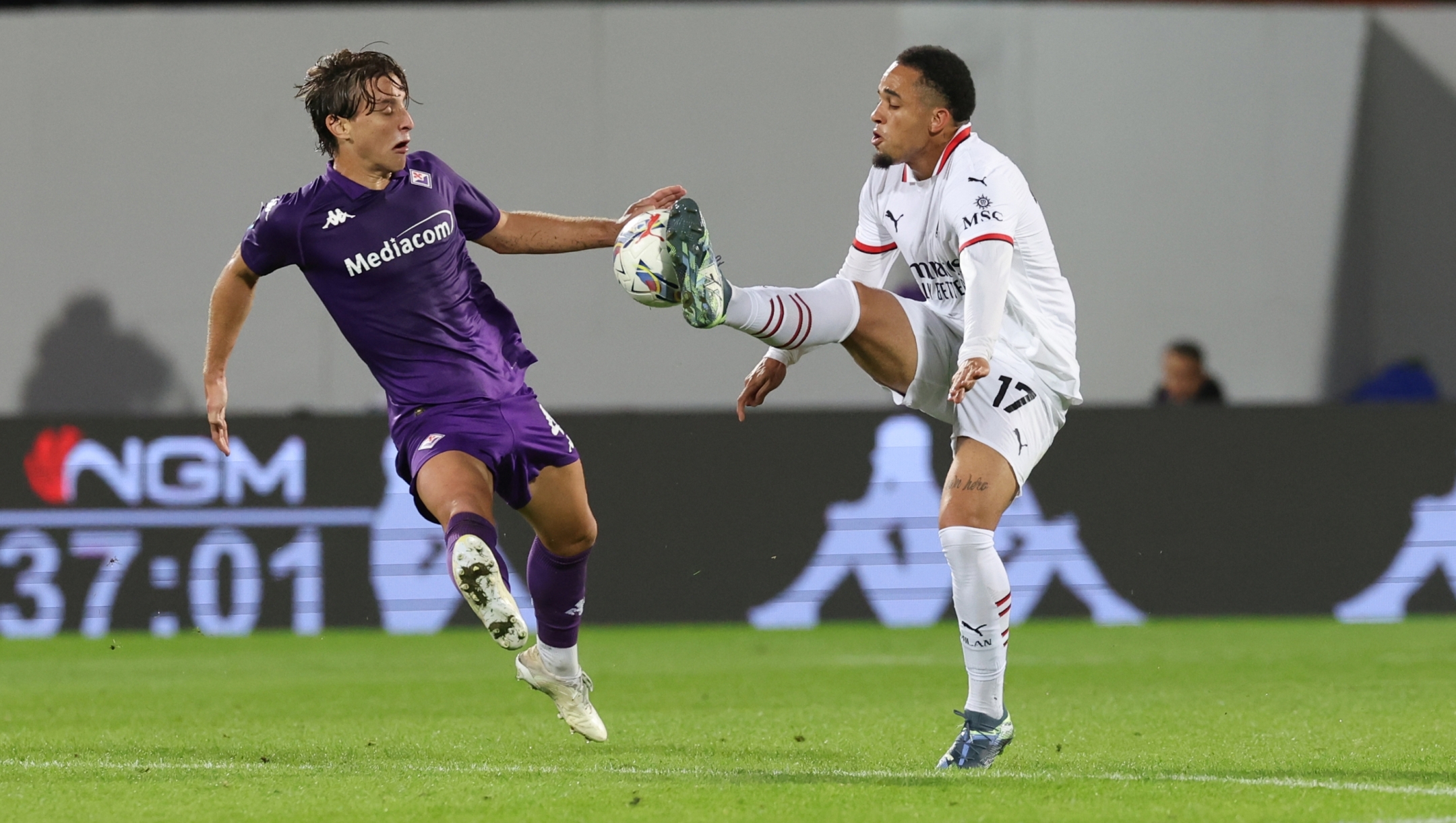 FLORENCE, ITALY - OCTOBER 06:  Noah Okafor of AC Milan in action during the Serie A match between Fiorentina and Milan at Stadio Artemio Franchi on October 06, 2024 in Florence, Italy. (Photo by Claudio Villa/AC Milan via Getty Images)