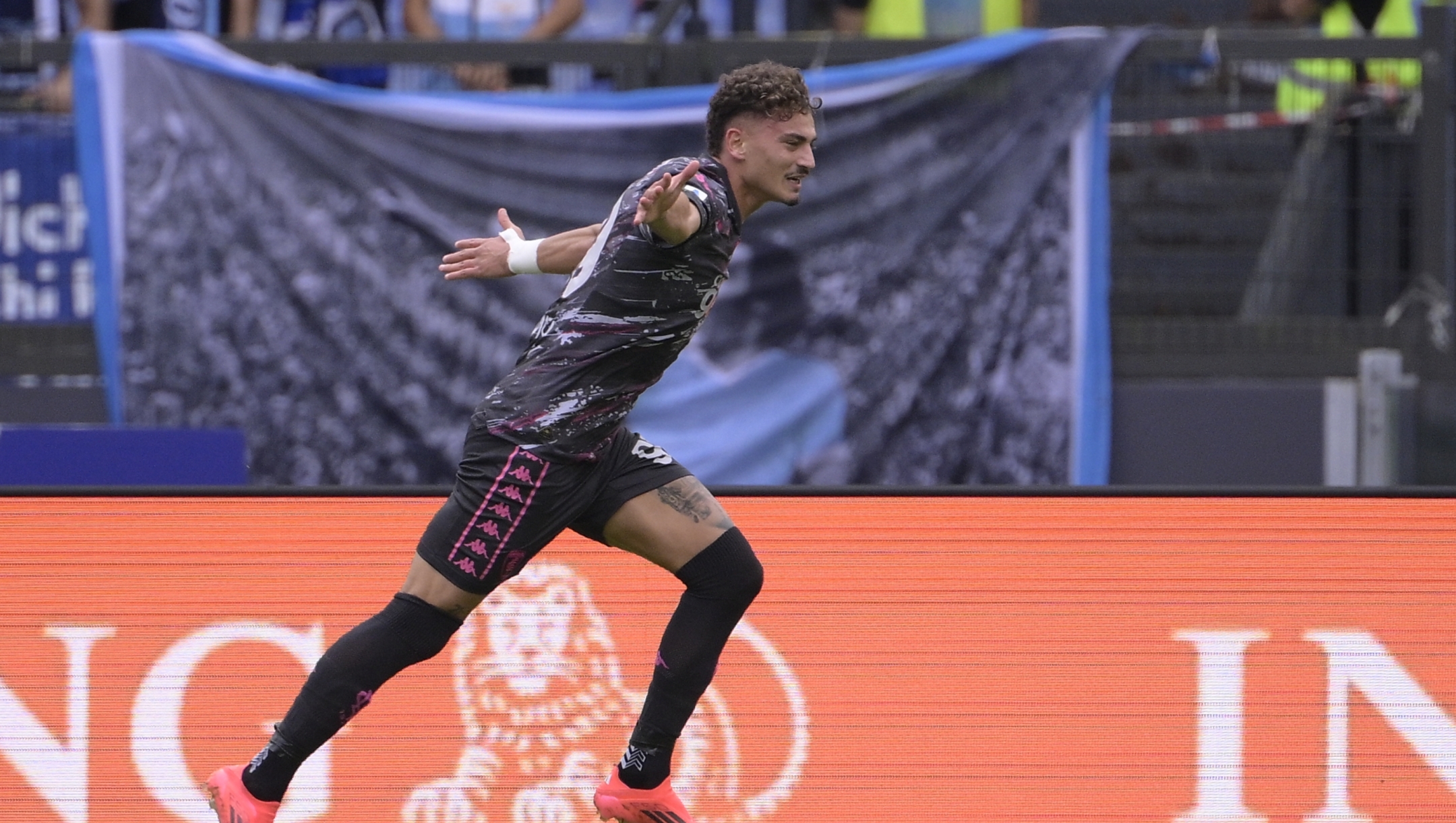 Empoli’s Sebastiano Esposito celebrates after scoring the goal 0-1 during the Serie A Enilive soccer match between SS Lazio and Empoli  at the Rome's Olympic stadium, Italy - Sunday, October 06, 2024. Sport - Soccer. (Photo by Fabrizio Corradetti / LaPresse)