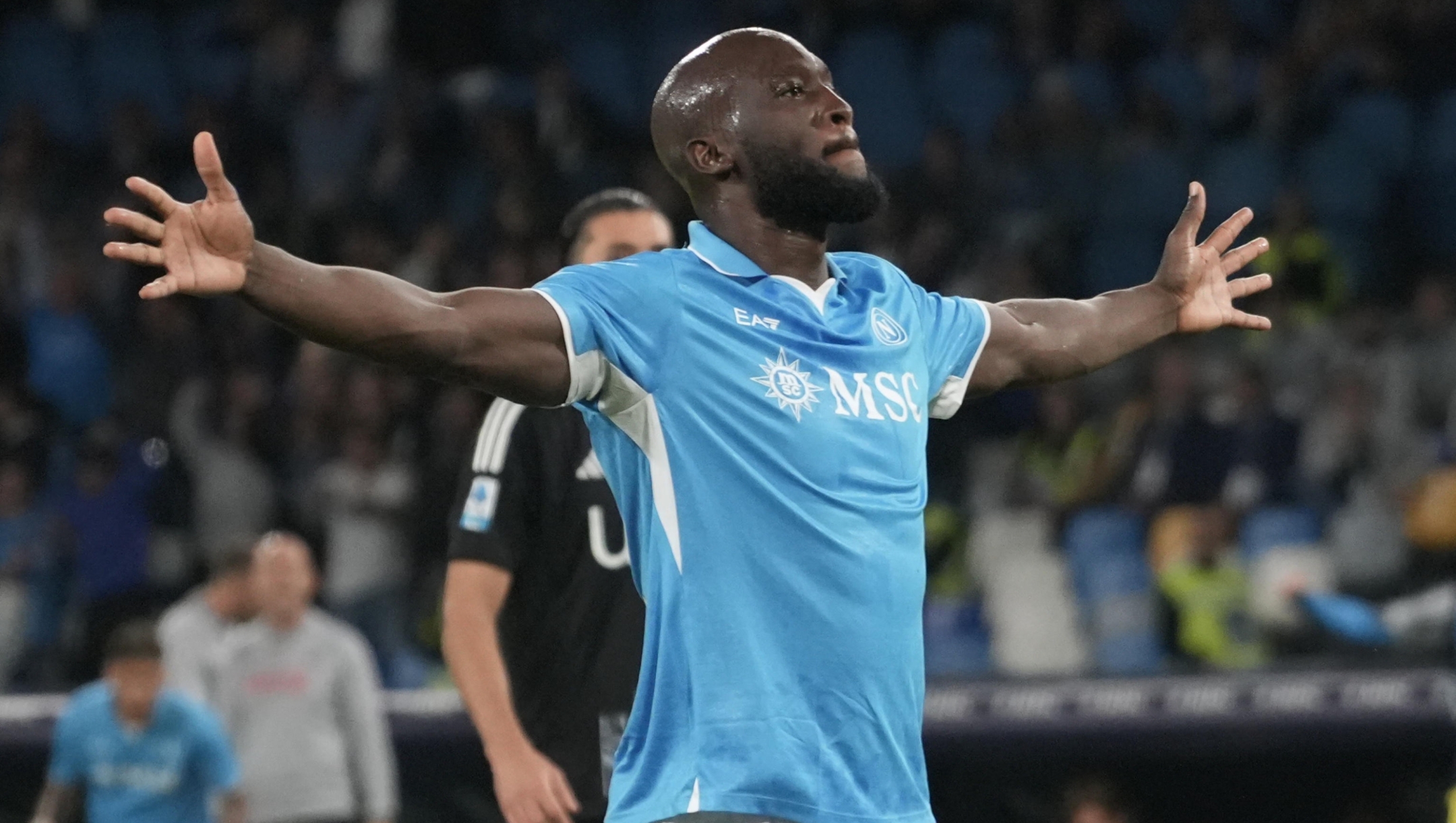 Napoli?s forward Romelu Lukaku  jubilates with his teammate after scoring the goal    in action during the Italian Serie A soccer match SSC Napoli vs  Como 1907 at ' Diego Armando Maradona' stadium in Naples, Italy,  4 October 2023   ANSA / CESARE ABBATE