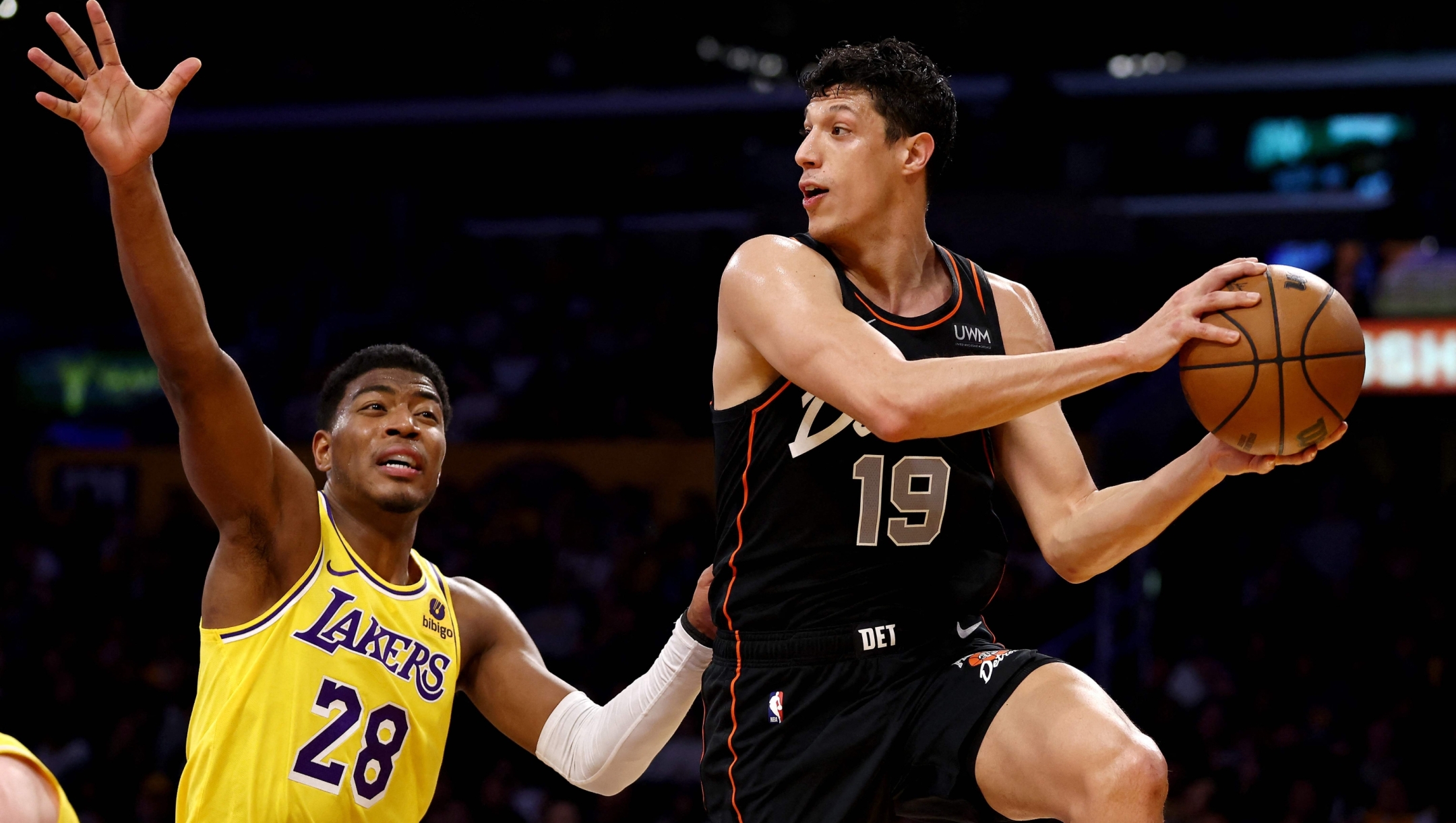 LOS ANGELES, CALIFORNIA - FEBRUARY 13: Simone Fontecchio #19 of the Detroit Pistons looks to pass against Rui Hachimura #28 of the Los Angeles Lakers during the third quarter at Crypto.com Arena on February 13, 2024 in Los Angeles, California. NOTE TO USER: User expressly acknowledges and agrees that, by downloading and or using this photograph, user is consenting to the terms and conditions of the Getty Images License Agreement.   Katelyn Mulcahy/Getty Images/AFP (Photo by Katelyn Mulcahy / GETTY IMAGES NORTH AMERICA / Getty Images via AFP)