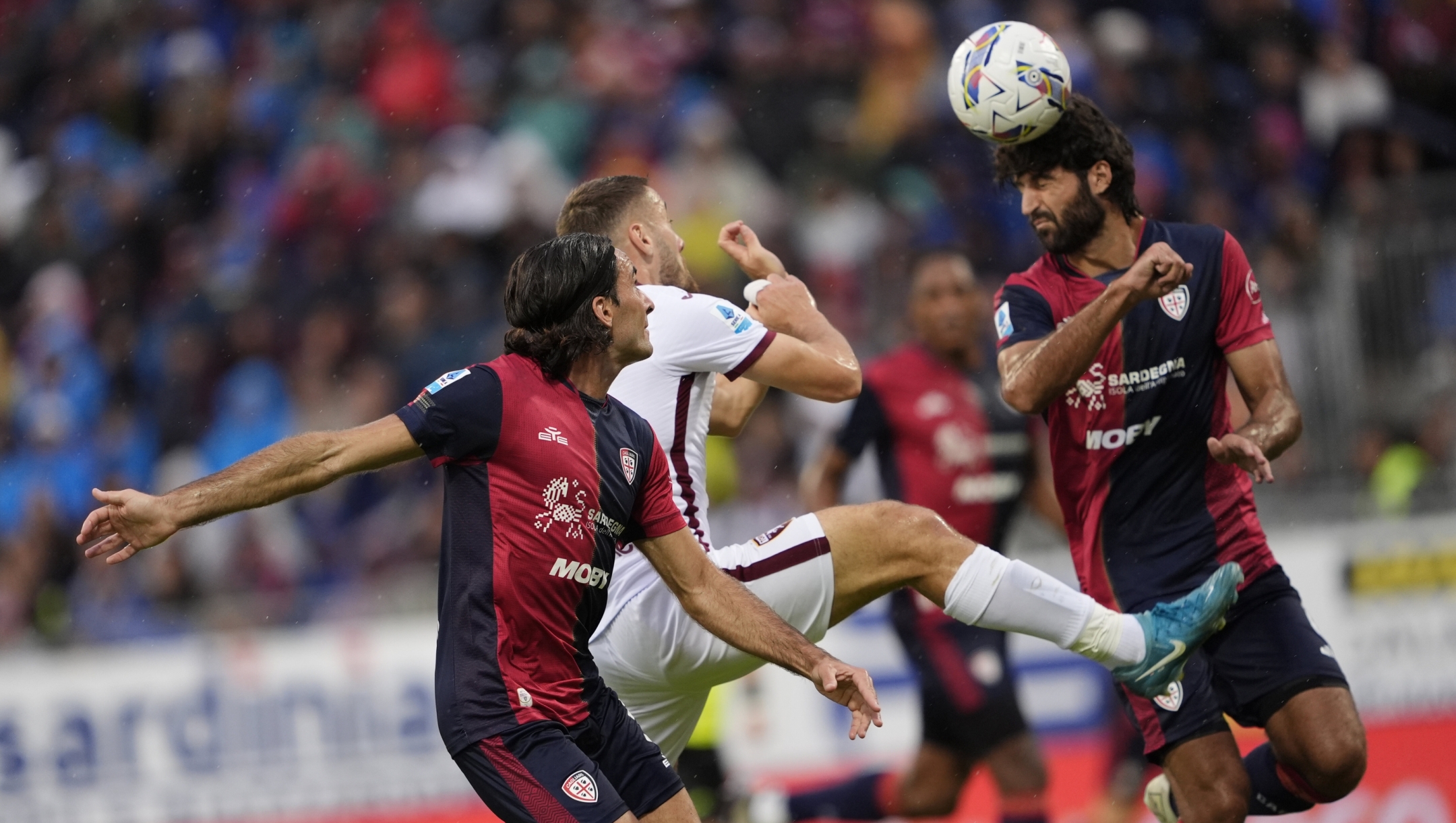 Torino?s Nikola Vlasic  fights for the ball with Cagliari's Sebastiano Luperto and Cagliari's Tommaso Augello during the Serie A soccer match between Cagliari and Torino Fc at the Unipol Domus in Cagliari - October, 20 2024. Sport - Soccer EXCLUSIVE TORINO FC (Photo by Fabio Ferrari/LaPresse)