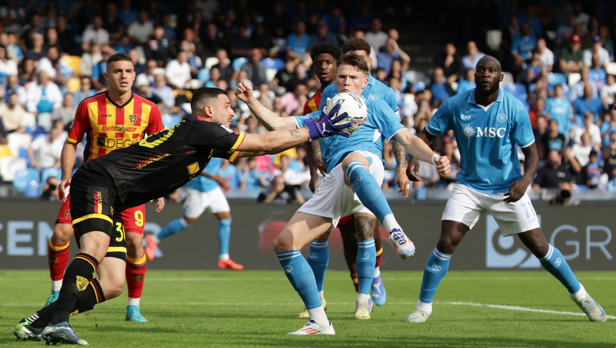 Napoli?s Scott McTominay   during the Serie A soccer match between Napoli and Lecce at the Diego Armando Maradona Stadium in Naples, southern italy - Saturday, October 26, 2024. Sport - Soccer .  (Photo by Alessandro Garofalo/LaPresse)