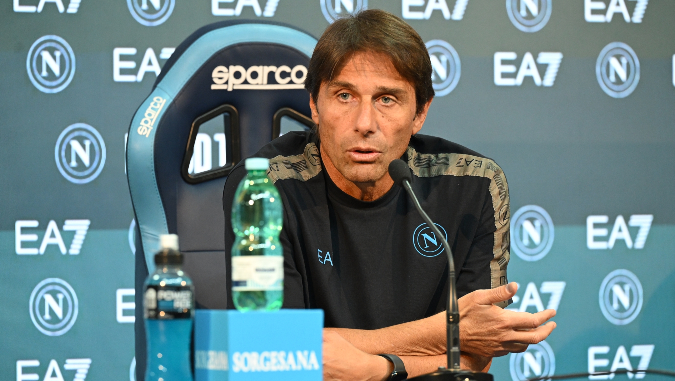 NAPLES, ITALY - NOVEMBER 01: Antonio Conte speaks at a press conference of Napoli on November 01, 2024 in Naples, Italy. (Photo by SSC NAPOLI/SSC NAPOLI via Getty Images)