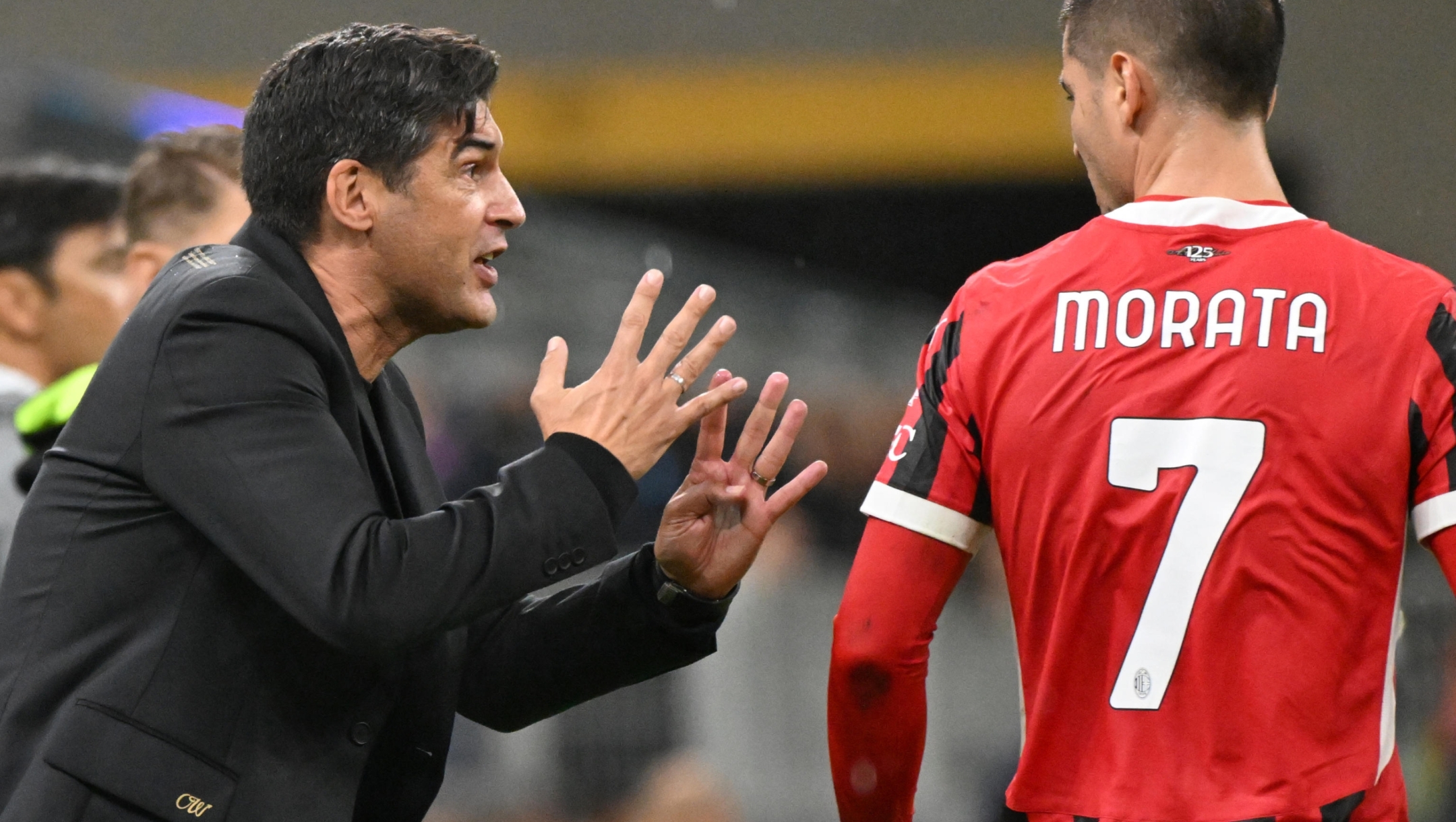 AC Milans head coach Paulo Fonseca (L) gives instructions to AC Milans forward Alvaro Morata during the Italian Serie A soccer match between AC Milan and Udinese at the Giuseppe Meazza Stadium in Milan, Italy, 19 Ocrober 2024. ANSA/DANIEL DAL ZENNARO