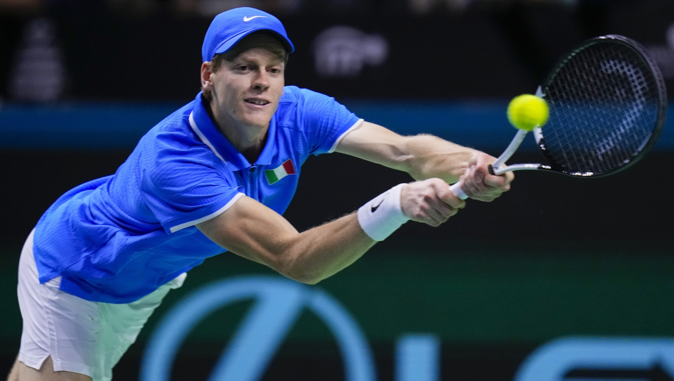 Italy's Jannik Sinner returns the ball to Netherlands' Tallon Griekspoor during the Davis Cup final tennis match between Netherlands and Italy at the Martin Carpena Sports Hall in Malaga, southern Spain, Sunday, Nov. 24, 2024. (AP Photo/Manu Fernandez)