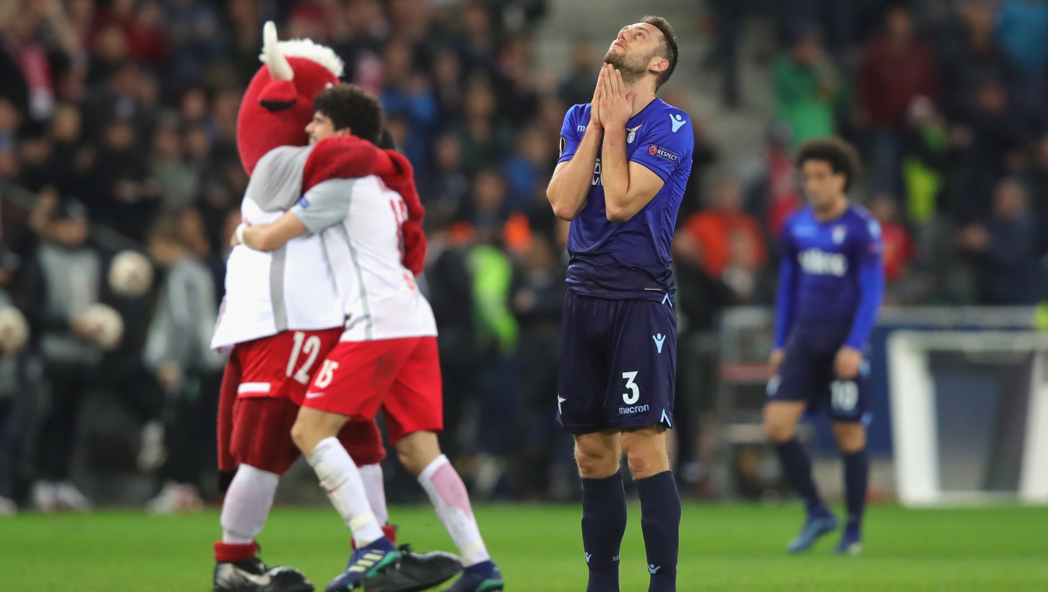 of Lazio battles for the ball with of Salzburg during the UEFA Europa League quarter final leg two match between RB Salzburg and Lazio Roma at Stadion Salzuburg on April 12, 2018 in Salzburg, Austria.