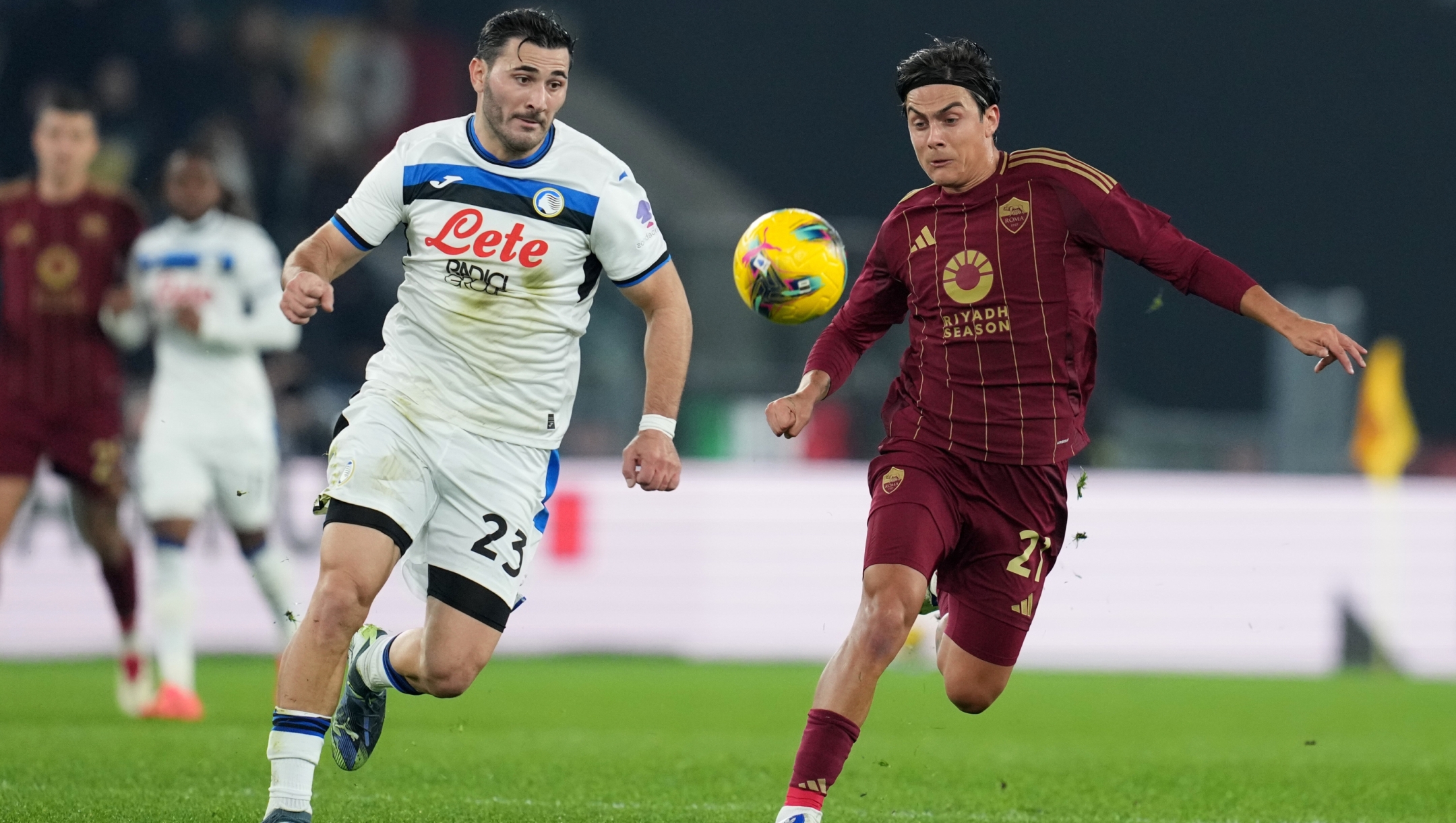 Atalanta's Sead Kolasinac Roma’s Paulo Dybala during the Serie A EniLive soccer match between Roma and Atalanta at the Rome's Olympic stadium, Italy - Monday  December 2, 2024 - Sport  Soccer ( Photo by Alfredo Falcone/LaPresse )