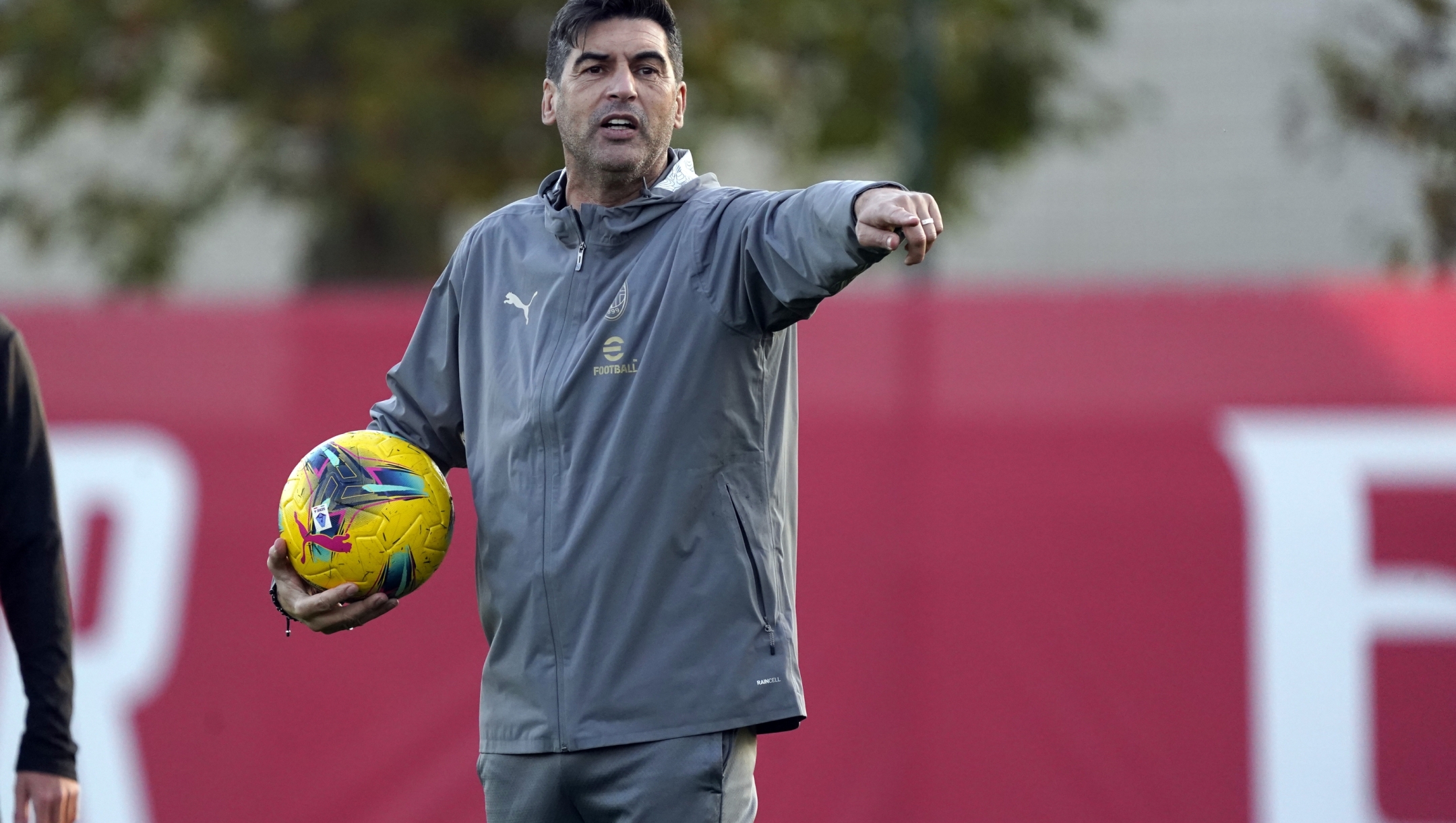 CAIRATE, ITALY - NOVEMBER 12:  Paulo Fonseca head coach of AC Milan attends an AC Milan training session at Milanello on November 12, 2024 in Cairate, Italy. (Photo by Pier Marco Tacca/AC Milan via Getty Images)