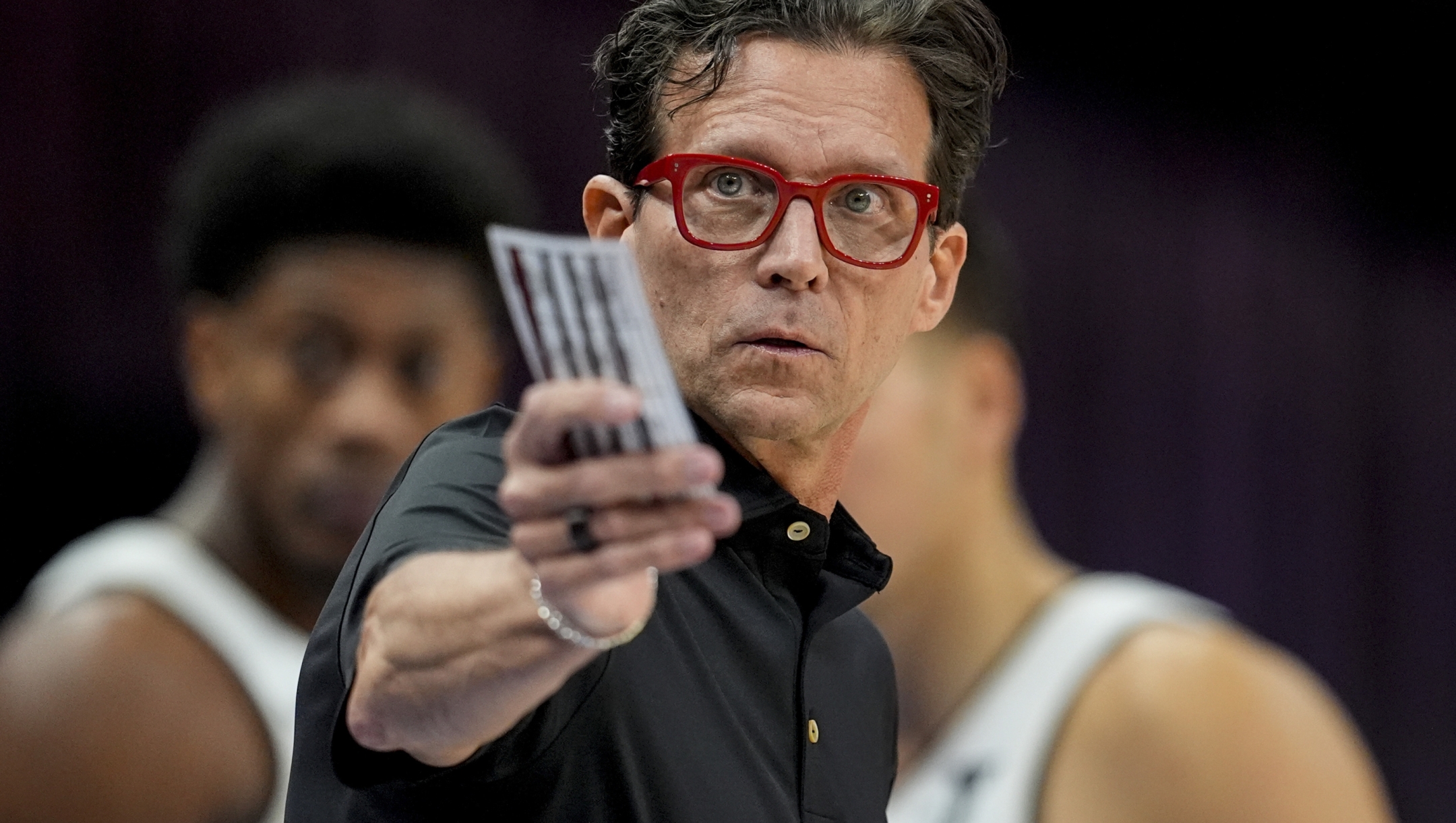 Atlanta Hawks head coach Quin Snyder speaks to players during the first half of an NBA basketball game against the Dallas Mavericks, Monday, Nov. 25, 2024, in Atlanta. (AP Photo/Mike Stewart)