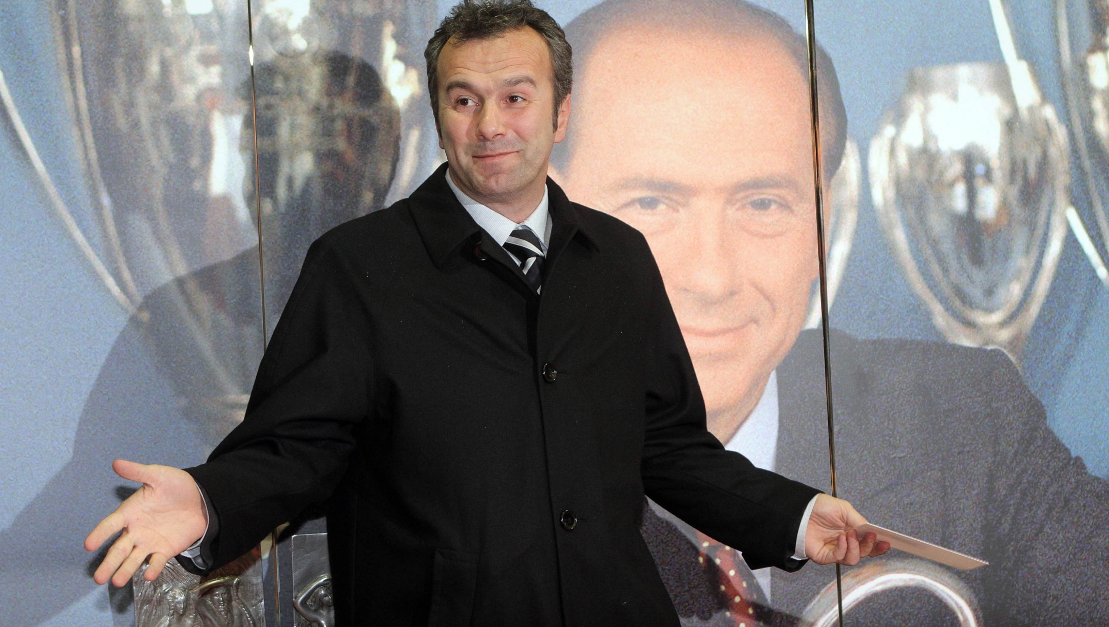 L'ex giocatore Dejan Savicevic questa sera, 13 maggi 2011, al teatr Manzoni di Milano per la festa che celebra i sui 25 anni alla presidenza del Ac Milan.
MATTE BAZZI / ANSA