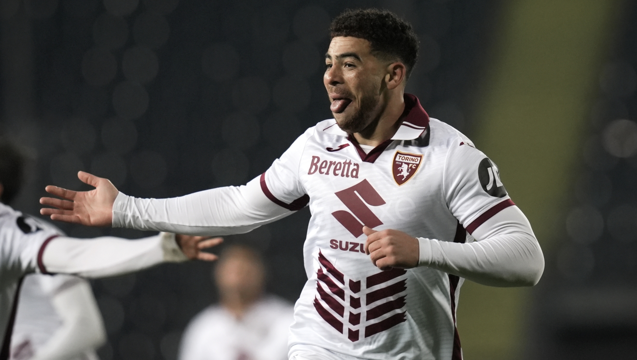 Torino's Che Adams celebrates after scoring the 0-1 goal for his team during the Serie A Enilive 2024/2025 match between Empoli and Torino - Serie A Enilive at Carlo Catellani Stadium - Sport, Soccer - Empoli, Italy - Friday December 13, 2024 (Photo by Massimo Paolone/LaPresse)