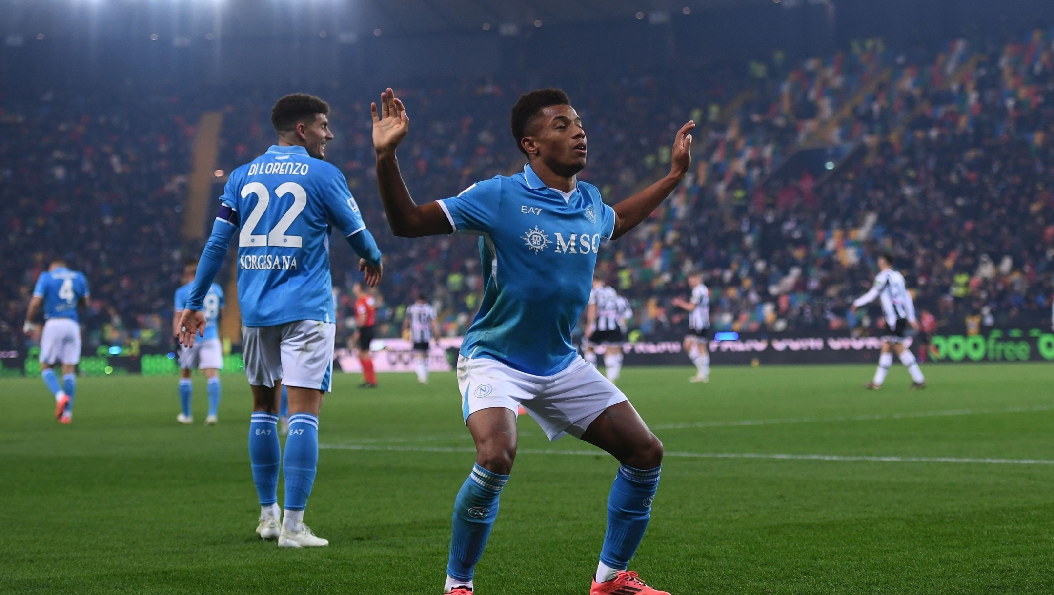 UDINE, ITALY - DECEMBER 14:  David Neres of Napoli celebrates after scoring his team's second goal during the Serie A match between Udinese and Napoli at Stadio Friuli on December 14, 2024 in Udine, Italy. (Photo by Alessandro Sabattini/Getty Images)