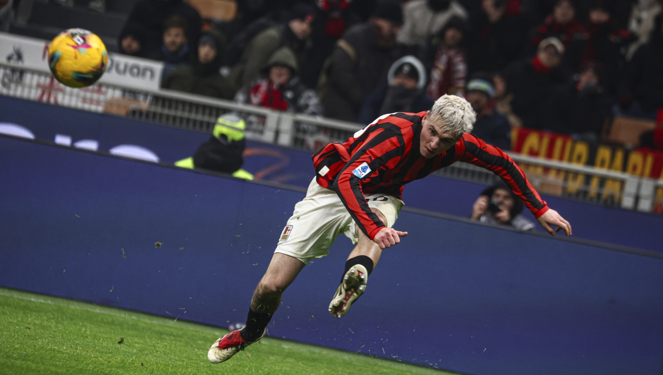 MILAN, ITALY - DECEMBER 15: Alejandro Jimenez Sanchez of AC Milan in action during the Serie A match between AC Milan and Genoa at Stadio Giuseppe Meazza on December 15, 2024 in Milan, Italy. (Photo by Giuseppe Cottini/AC Milan via Getty Images)