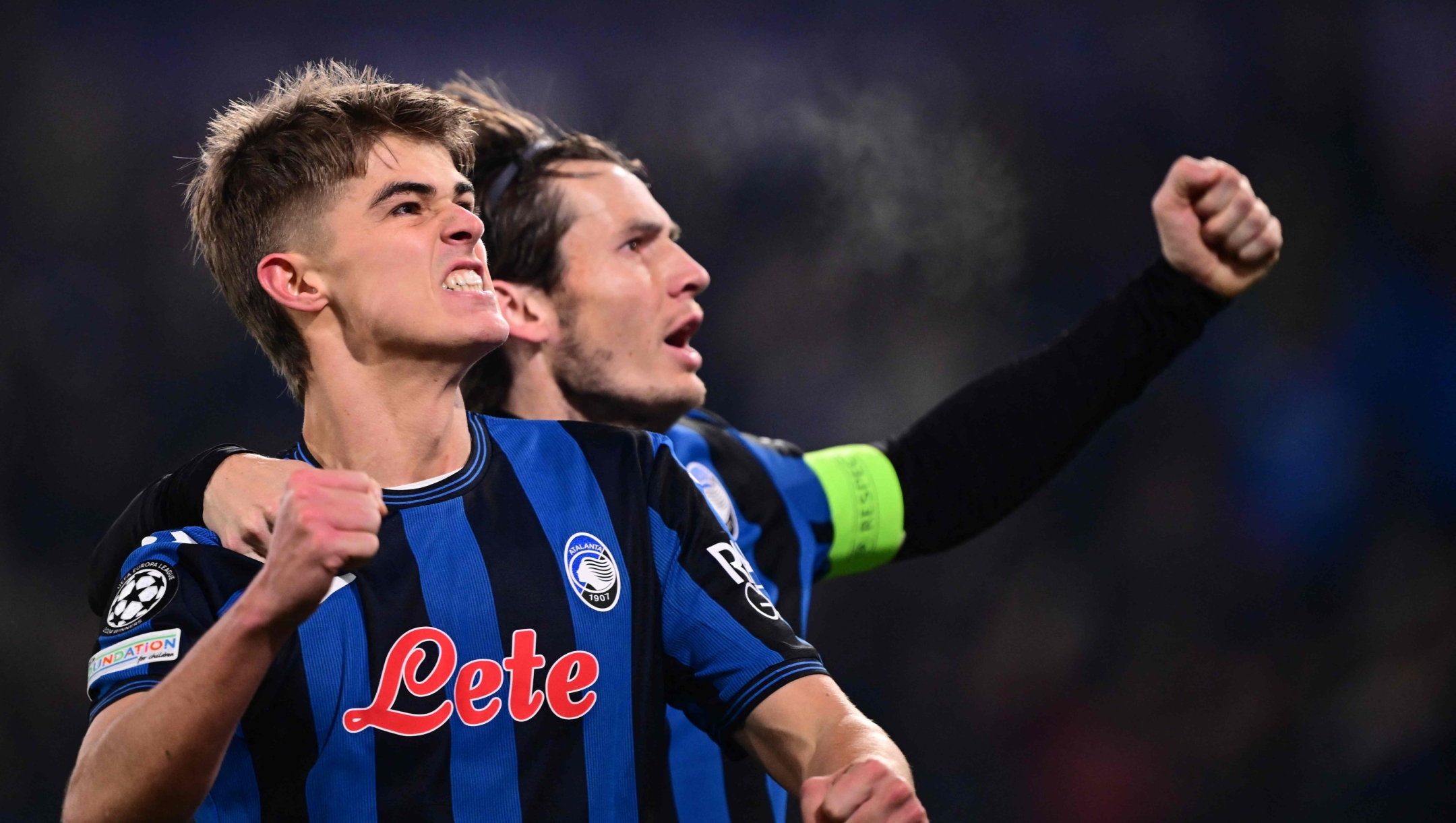 Atalanta's Belgian midfielder #17 Charles De Ketelaere celebrates with Atalanta's Dutch midfielder #15 Marten de Roon after scoring a penalty during the UEFA Champions League football match between Atalanta and Real Madrid at the Gewiss Stadium in Bergamo, on December 10, 2024. (Photo by Marco BERTORELLO / AFP)