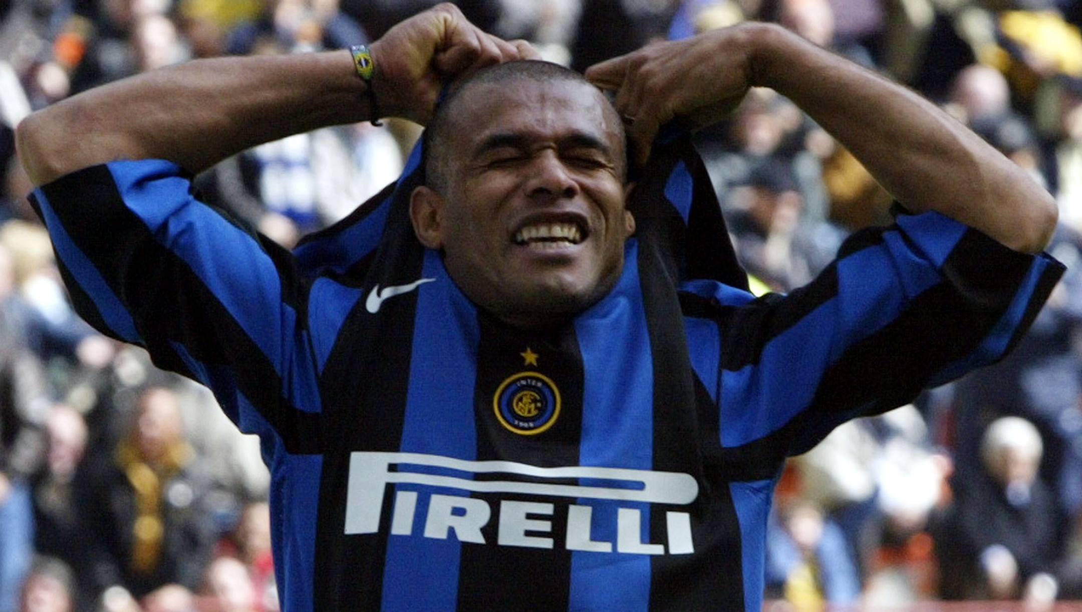 Inter Milan's Ze Maria of Brazil celebrates  after scoring against Cagliari during their Italian major league  soccer match at the San Siro stadium in Milan, Italy, Sunday, April 17, 2005. (AP Photo/Luca Bruno)