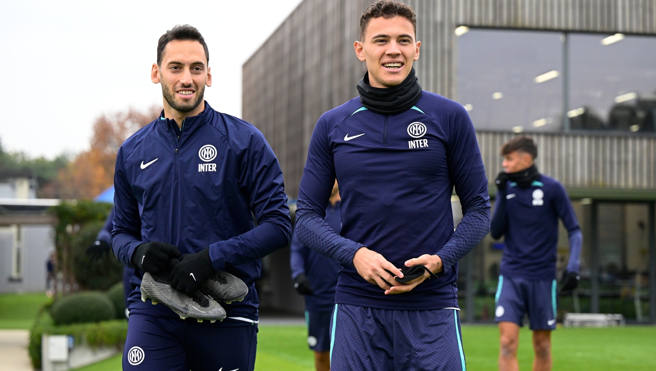 COMO, ITALY - DECEMBER 02: Hakan Calhanoglu of FC Internazionale and Kristjan Asllani of FC Internazionale looks on during the FC Internazionale training session at the club's training ground Suning Training Center at Appiano Gentile on December 02, 2022 in Como, Italy. (Photo by Mattia Ozbot - Inter/Inter via Getty Images)