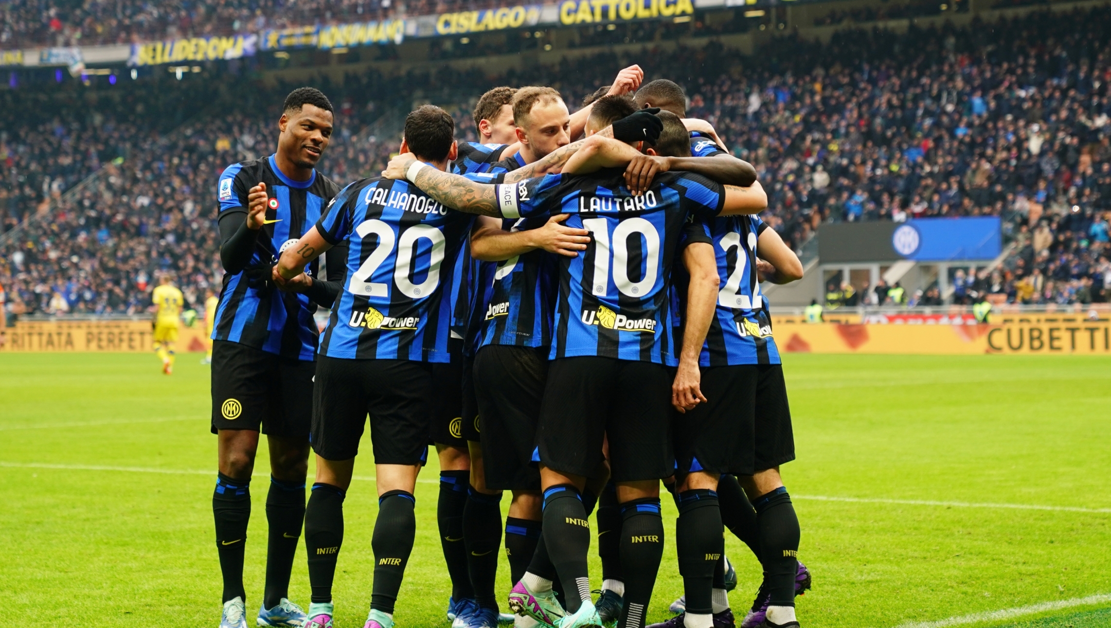 Foto Spada/LaPresse 06 Gennaio 2024 - Milano, Italia - sport, calcio - Inter vs Hellas Verona - Campionato italiano di calcio Serie A TIM 2023/2024 - Stadio San Siro. Nella foto: Lautaro Martinez (FC Inter); esultanza dopo gol 1-0

January 06 2024 Milan, Italy - sport, calcio - Inter vs Hellas Verona - Italian Serie A Football Championship 2023/2024 - San Siro Stadium. In the pic: : Lautaro Martinez (FC Inter); celebrates after scoring 1-0