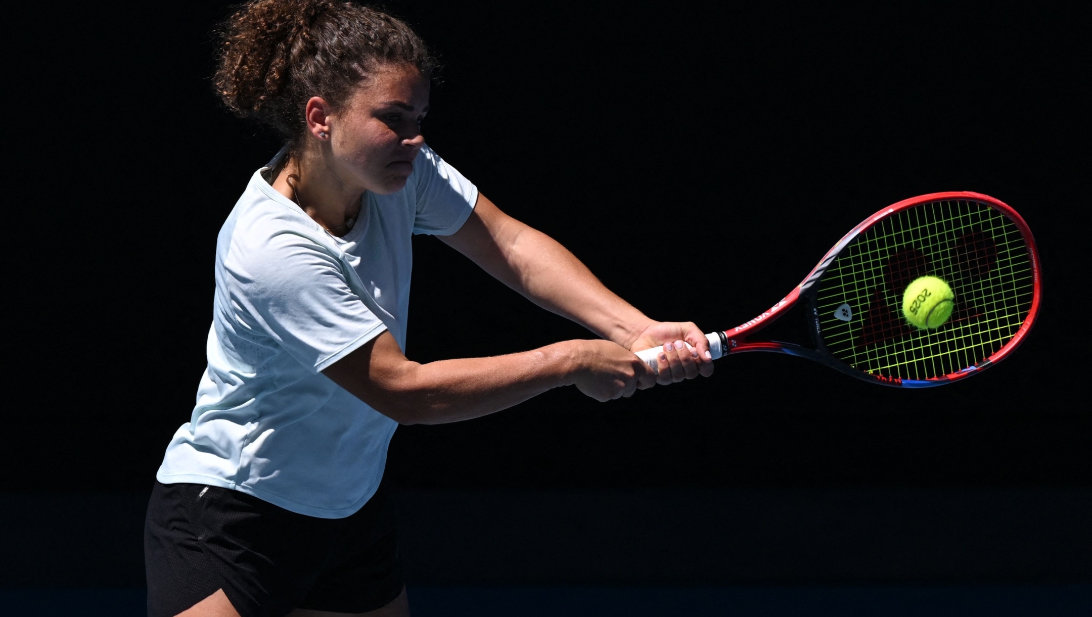 Italy's Jasmine Paolini hits a return during a practice session ahead of the Australian Open tennis tournament in Melbourne on January 11, 2025. (Photo by WILLIAM WEST / AFP) / -- IMAGE RESTRICTED TO EDITORIAL USE - STRICTLY NO COMMERCIAL USE --