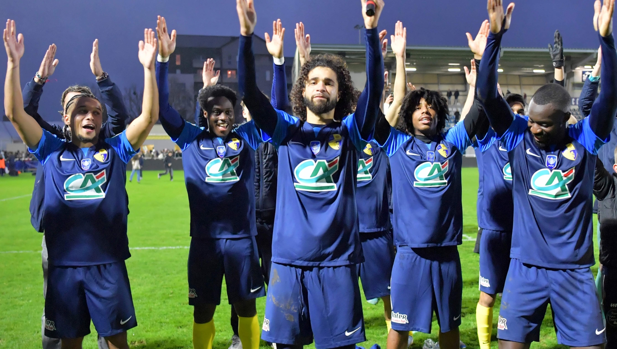 Saint-Brieuc French forward #17 Stan Janno (C) and teammates celebrate after winning the French Cup round of 64 football match between Stade Briochin and Le Havre, at the Fred-Aubert Stadium in Saint-Brieuc, western France, on December 21, 2024. (Photo by JEAN-FRANCOIS MONIER / AFP)