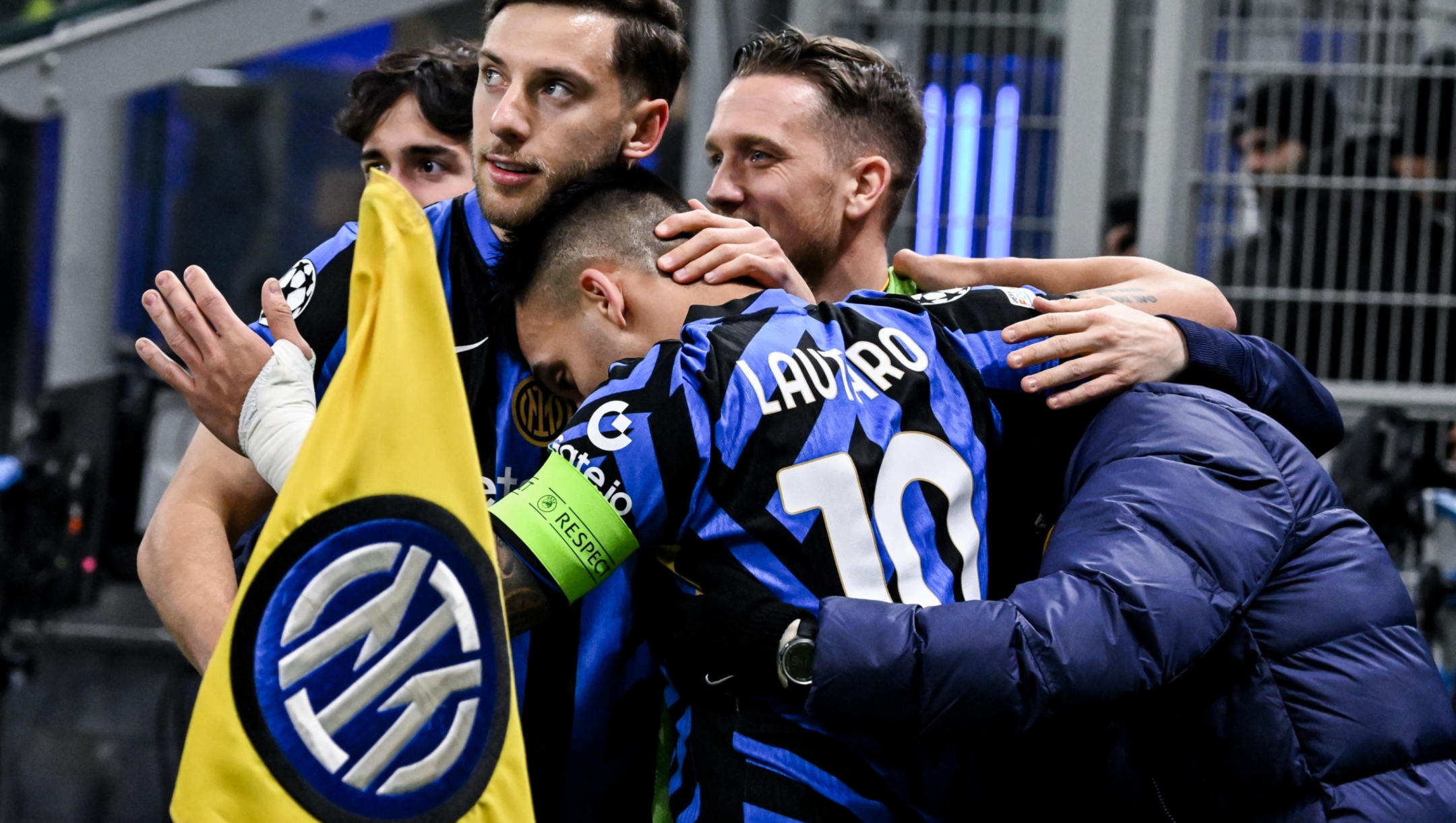 Inter's Lautaro Martinez jubilates with his teammates after scoring the goal during the UEFA Champions League soccer match Inter FC vs AS Monaco at the Giuseppe Meazza stadium in Milan, Italy, 29 January 2025. ANSA/NICOLA MARFISI