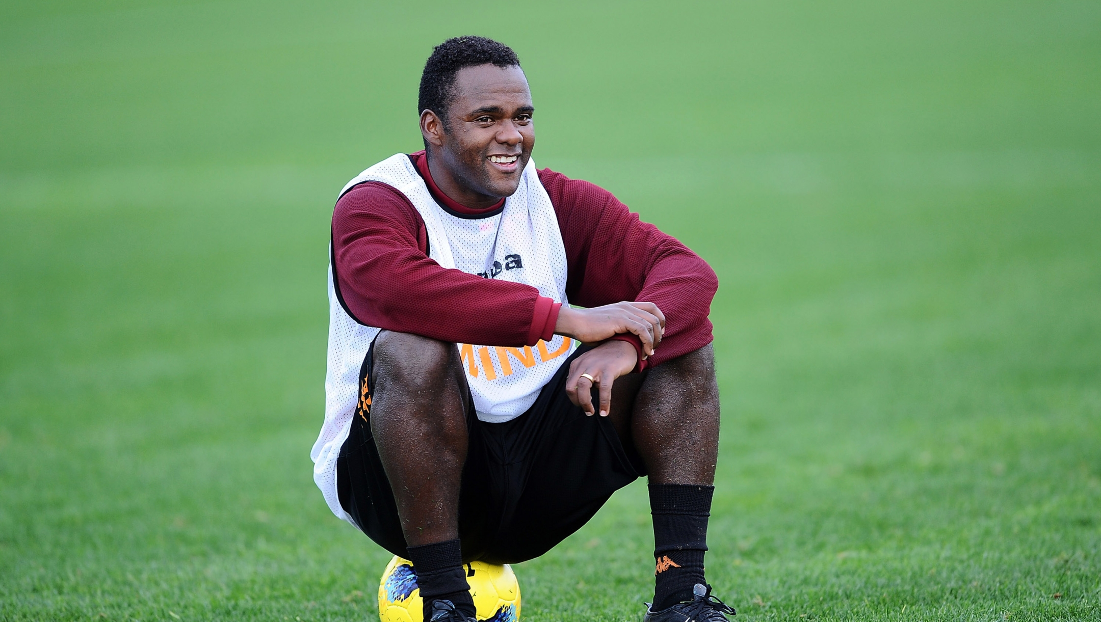 Fabio Simplicio of AS Roma rests during an AS Roma training session at Centro Sportivo Fulvio Bernardini on December 15, 2011 in Rome, Italy. (Photo by Luciano Rossi/AS Roma via Getty Images)