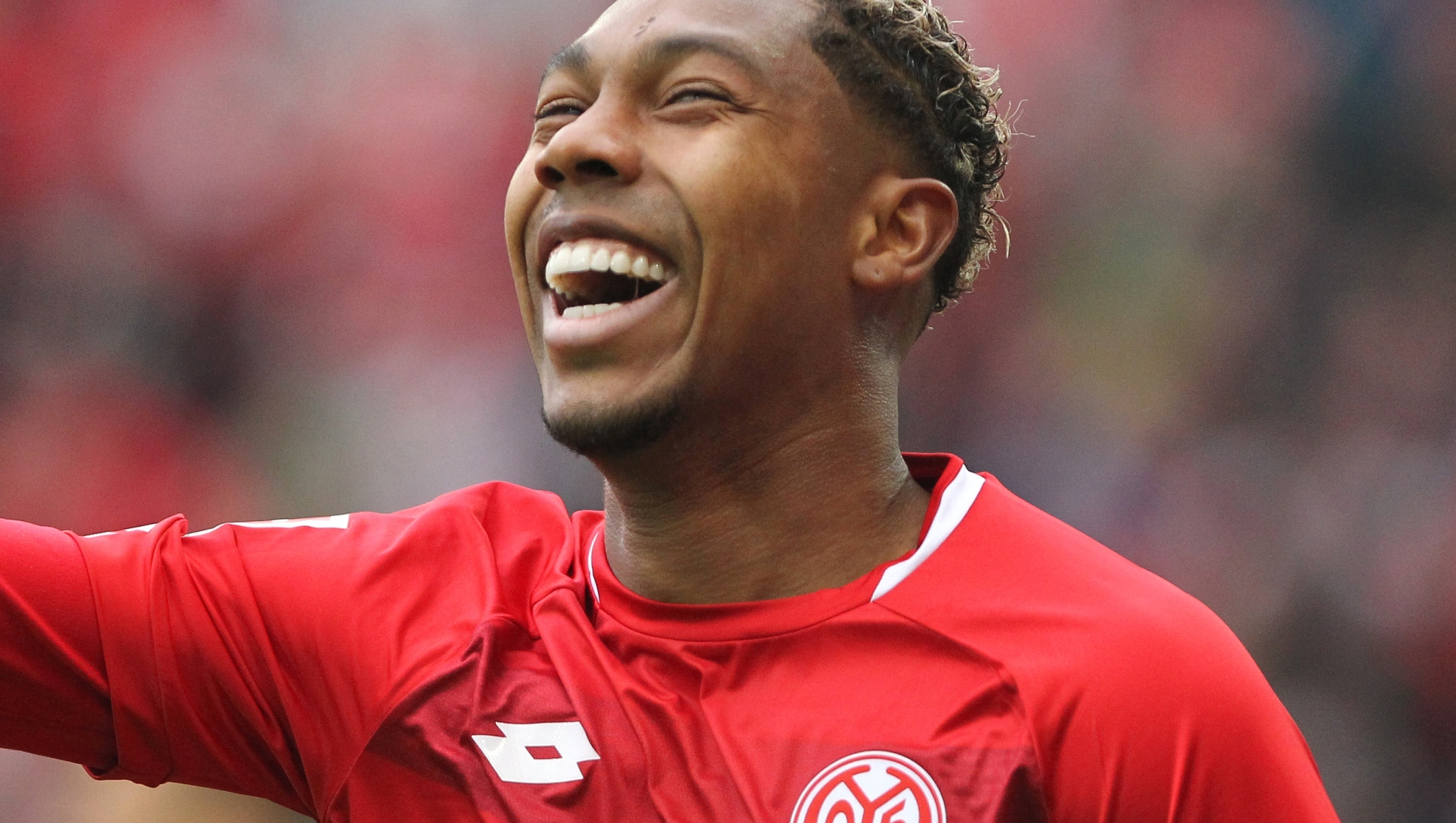 Mainz' Dutch forward Jean-Paul Boetius celebrates scoring the 1-1 during the German first division Bundesliga football match FSV Mainz 05 vs FC Bayern Munich in Mainz, western Germany, on October 27, 2018. (Photo by Daniel ROLAND / AFP) / RESTRICTIONS: DFL REGULATIONS PROHIBIT ANY USE OF PHOTOGRAPHS AS IMAGE SEQUENCES AND/OR QUASI-VIDEO