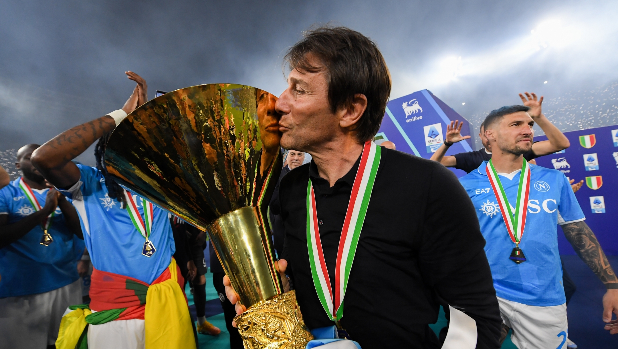 Antonio Conte celebrates the Serie A title victory at Stadio Diego Armando Maradona on May 23, 2025 in Naples, Italy. (Photo by SSC NAPOLI/SSC NAPOLI via Getty Images)