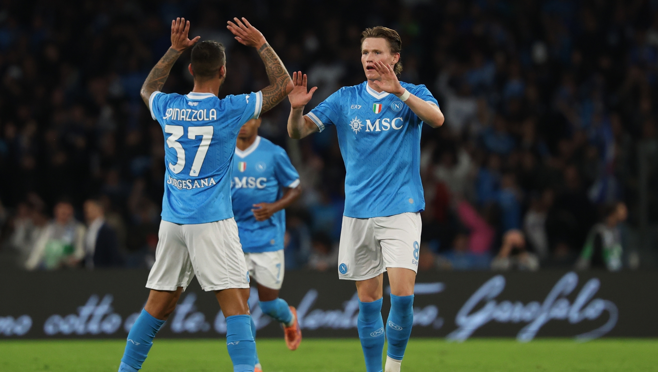 Napoli's Scott McTominay celebrates after scoring  2-0   during the Serie A soccer match between Napoli and Inter  at the Diego Armando Maradona Stadium in Naples, southern italy - Saturday , October 25 , 2025. Sport - Soccer .  (Photo by Alessandro Garofalo/LaPresse)