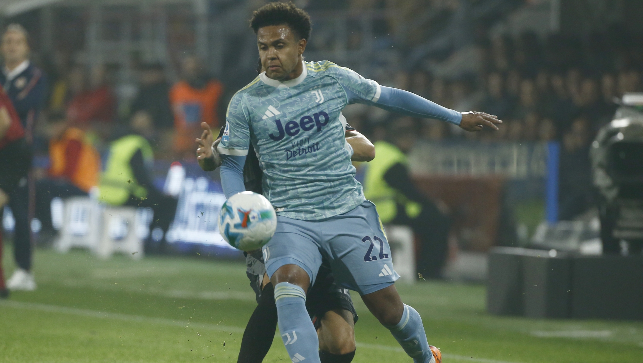 Juventus Weston McKennie during the Serie A soccer match between Cremonese and Juventus at the Giovanni Zini in Cremona, north west Italy - Sabato, 01 Novembre 2025. Sport - Soccer . (Photo by Alberto Marianii/Lapresse)
