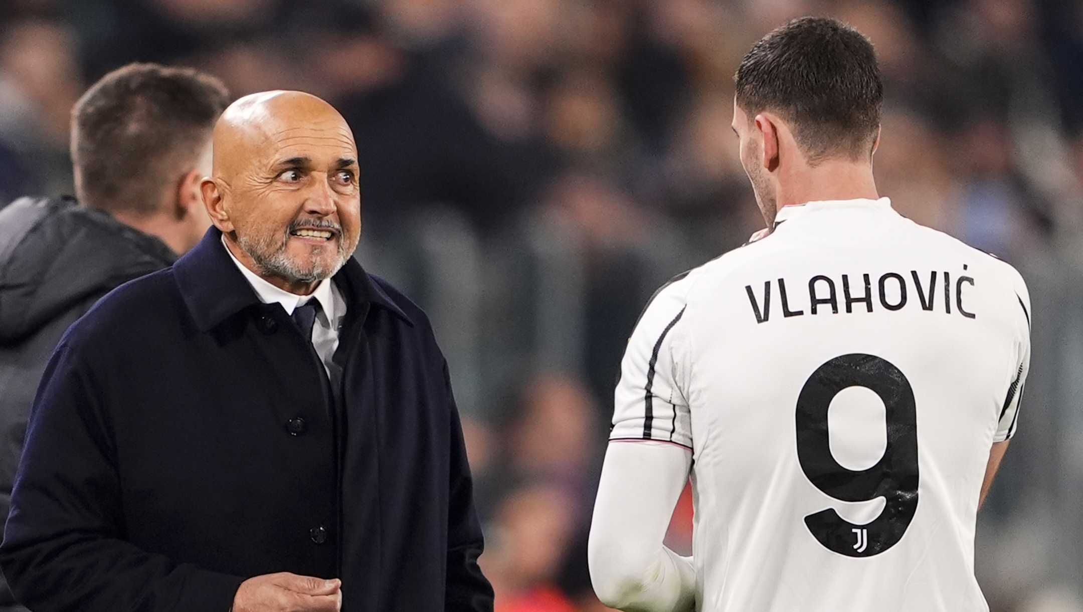 Juventus's head coach Luciano Spalletti speak to Juventusâs Dusan Vlahovic during the Uefa Champions League soccer match, between Juventus and Sporting CP at the Allianz Stadium in Turin, League phase Matchday 4, north west Italy - Tuesday, November 4, 2025. Sport - Soccer (Photo by Fabio Ferrari/LaPresse)