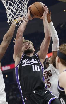 SACRAMENTO, CA - FEBRUARY 22: Domantas Sabonis #10 of the Sacramento Kings drives to the basket during the game against the San Antonio Spurs on February 22, 2024 at Golden 1 Center in Sacramento, California. NOTE TO USER: User expressly acknowledges and agrees that, by downloading and or using this Photograph, user is consenting to the terms and conditions of the Getty Images License Agreement. Mandatory Copyright Notice: Copyright 2023 NBAE   Rocky Widner/NBAE via Getty Images/AFP (Photo by ROCKY WIDNER / NBAE / Getty Images / Getty Images via AFP)