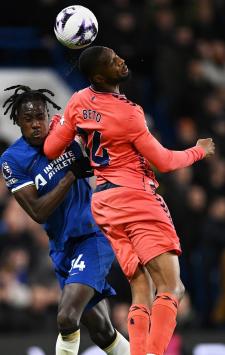 LONDON, ENGLAND - APRIL 15: Noni Madueke of Chelsea and teammate Cole Palmer clash ahead of their penalty kick during the Premier League match between Chelsea FC and Everton FC at Stamford Bridge on April 15, 2024 in London, England. (Photo by Justin Setterfield/Getty Images)