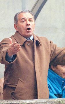 L'allenatore del Napoli, Vujadin Boskov, all'epoca allenatore del Napoli, durante la partita contro l'Inter in una immagine in una foto d'archivio dell'11 febbraio 1996 a Milano.