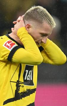 Dortmund's German forward #11 Marco Reus reacts after a missed attempt on goal during the German first division Bundesliga football match between BVB Borussia Dortmund and Borussia Moenchengladbach in Dortmund, western Germany on November 25, 2023. (Photo by INA FASSBENDER / AFP) / DFL REGULATIONS PROHIBIT ANY USE OF PHOTOGRAPHS AS IMAGE SEQUENCES AND/OR QUASI-VIDEO