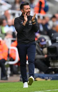 NEWCASTLE UPON TYNE, ENGLAND - AUGUST 06: Nice manager Francesco Farioli reacts during the pre-season friendly match between ACF Fiorentina and OGC Nice at St James' Park on August 06, 2023 in Newcastle upon Tyne, England. (Photo by Stu Forster/Getty Images)