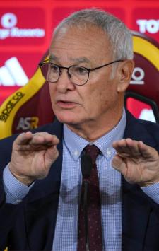 ROME, ITALY - NOVEMBER 15: AS Roma coach Claudio Ranieri during a press conference at Centro Sportivo Fulvio Bernardini on November 15, 2024 in Rome, Italy.  (Photo by Luciano Rossi/AS Roma via Getty Images)