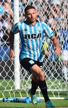 Racing's forward #09 Adrian Martinez celebrates scoring his team's second goal during the Copa Sudamericana final football match between Argentina's Racing and Brazil's Cruzeiro at La Nueva Olla Stadium in Asuncion on November 23, 2024. (Photo by Daniel Duarte / AFP)