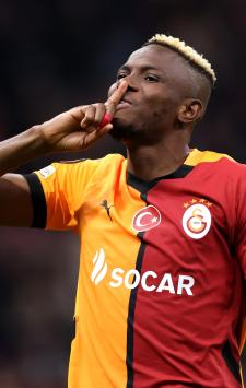 ISTANBUL, TURKEY - NOVEMBER 07: Victor Osimhen of Galatasaray celebrates after the team's victory in the UEFA Europa League 2024/25 League Phase MD4 match between Galatasaray A.S. and Tottenham Hotspur at Ali Sami Yen Spor Kompleksi on November 07, 2024 in Istanbul, Turkey. (Photo by Ahmad Mora/Getty Images)