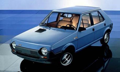 La Fiat Ritmo uscì nel 1978 prendendo il posto della 128 nel segmento delle medie