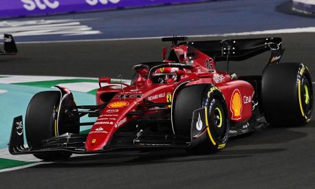 Ferrari's Monegasque driver Charles Leclerc drives during the 2022 Saudi Arabia Formula One Grand Prix at the Jeddah Corniche Circuit on March 27, 2022. (Photo by ANDREJ ISAKOVIC / AFP)