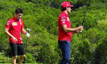 F1 e hobby dei piloti: Sainz e Leclerc, due amici sul green ...