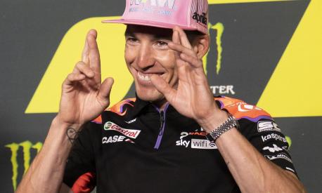epa09992207 Spanish MotoGP rider Aleix Espargaro of the Aprilia Racing Factory team reacts during a press conference in Montmelo, near Barcelona, Spain, 02 June 2022. The Motorcycling Grand Prix of Catalonia will take place on 05 June 2022.  EPA/Enric Fontcuberta