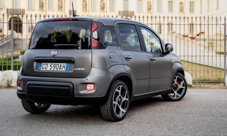 Lo stile della Fiat Panda è intramontabile, ma mancano dettagli moderni come i fari a Led