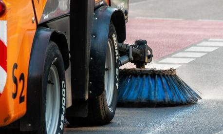 Pulizia strade, multe e rimozione per chi parcheggia in ...