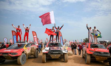 (From L-R) French driver Sebastien Loeb and Belgian co-driver Fabian Lurquin, Toyota's co-driver Mathieu Baumel of France, Toyota's driver Nasser al-Attiyah of Qatar, Brazilian driver Lucas Moraes and co-driver Germany Timo Gottschalk pose at the end of the last stage between between Al-Hofuf and Dammam, Saudi Arabia, on January 15, 2023. (Photo by FRANCK FIFE / AFP)