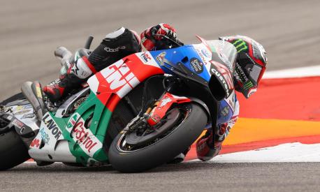 epa10574444 Spanish rider Alex Rins of the LCR Honda Castrol Team in action during the qualifying round of the MotoGP category for the Motorcycling Grand Prix of The Americas at the Circuit of The Americas in Austin, Texas, USA, 15 April 2023  EPA/ADAM DAVIS
